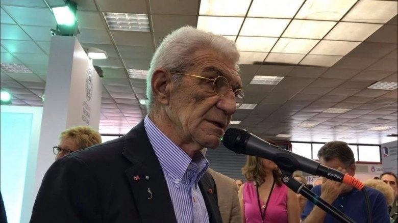 Επεισόδιο Μπουτάρη με πολίτη: «Η Μακεδονία είναι μία και ελληνική, πες το!» – «Δεν θέλω να το πω»